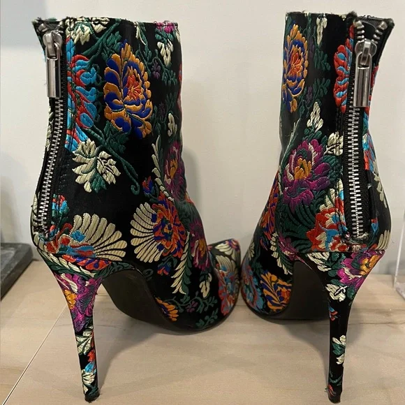 Embroidered booties - Picture 4 of 4